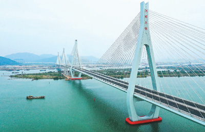 位于珠江口磨刀门水道的鹤港高速洪鹤大桥.