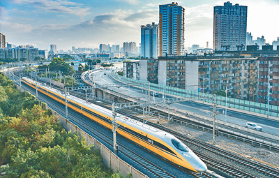 人民日报列车图片:高速综合检测列车
