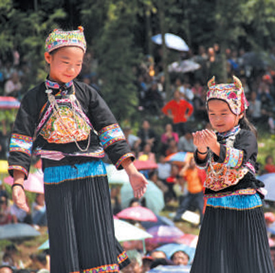 　楊柳鎮山歌節上，孩子們在表演。雲南省宣威市委宣傳部供圖