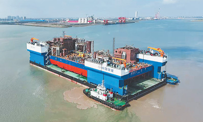 全球最年夜江海移动船厂完成出海运输使命