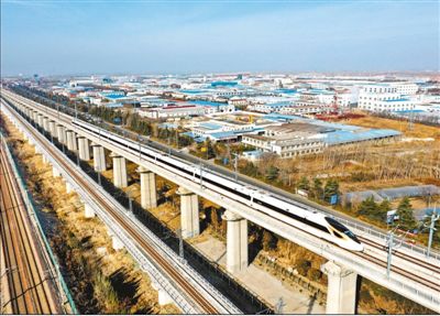 连云港至乌鲁木齐高速铁路全线贯通