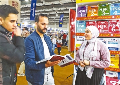 中国优秀图书在开罗国际书展受关注（国际视点）