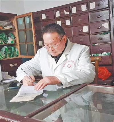 中山大学中山眼科中心林小铭医生黄牛预约代挂号电话 做乡亲们随叫随到的“家里人”(守望)