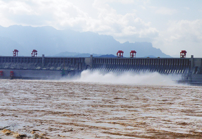 长江5年来最大洪峰顺利通过三峡大坝