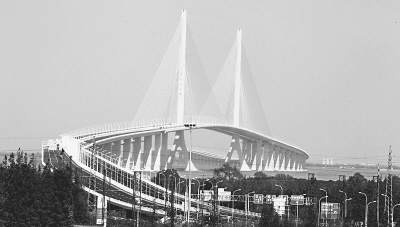 上海长江隧桥建成通车 直通我国第三大岛崇明
