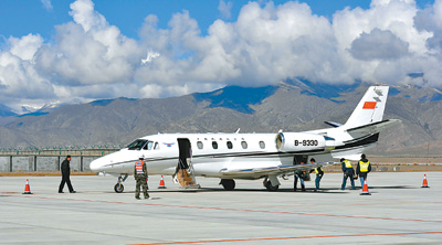 西藏日喀则机场11月初正式通航(图)