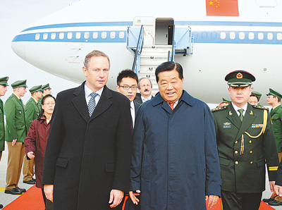 贾庆林开始对德国进行正式友好访问--中国共产