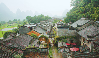 10多年前,一位金发碧眼的南非建筑师ian在旅行中发现了旧县村