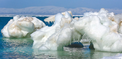 我国最大内陆咸水湖超90%湖面完全解冻