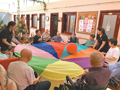 政府一肩挑转向社会扛大梁(纵横对比看民生·