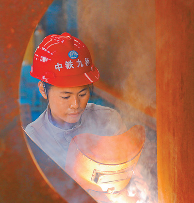 中铁科工集团焊工王中美——17年，炼成“女焊将”