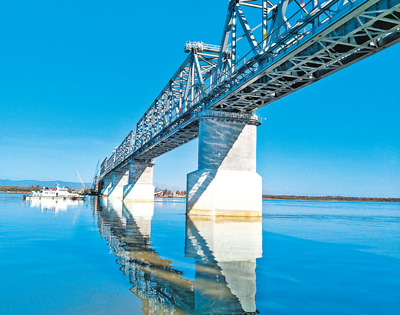 中俄首座跨界河铁路大桥中方段主体工程全部完成