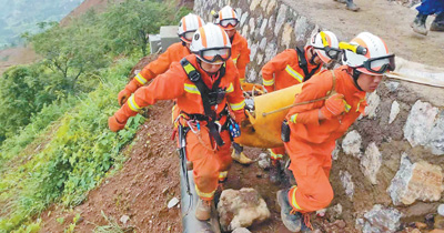 贵州水城特大山体滑坡抢险救援全力开展800余人参与救援