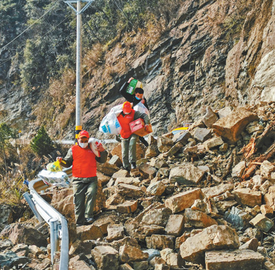 送货进山 服务村民（来自疫情防控一线的报道）