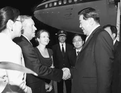 贾庆林开始对澳大利亚进行正式友好访问--中国