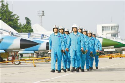 新中国航空试飞事业60年为国奉献勇闯蓝天