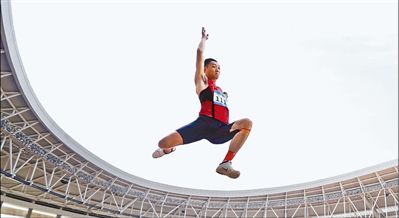 中国选手包揽男子跳远冠亚军