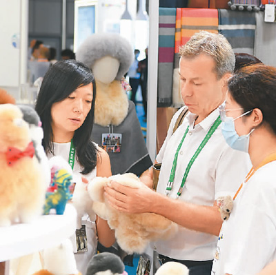 首届中国国际消费品博览会万商云集，签约规模超出预期