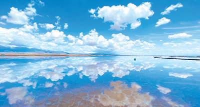 茶卡盐湖：湖水融化蓝天里（行天下）
