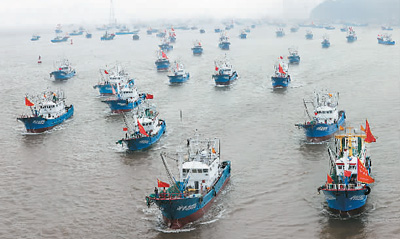 舟山市普陀区图片:东海海域进行捕捞作业