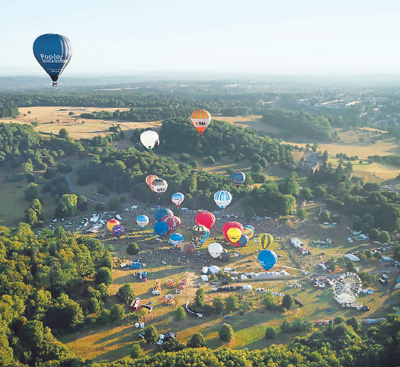 英国举行国际热气球节（环球掠影）