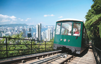 “列车方向：山顶”香港第六代山顶缆车投入服务