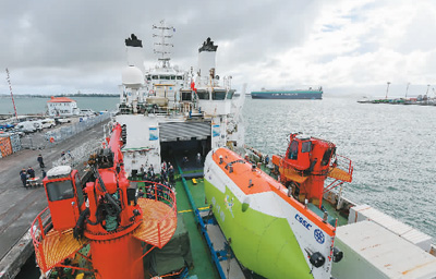中国和新西兰科考人员到达克马德克海沟最深点