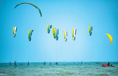 海南博鳌：风筝板冠军赛开赛