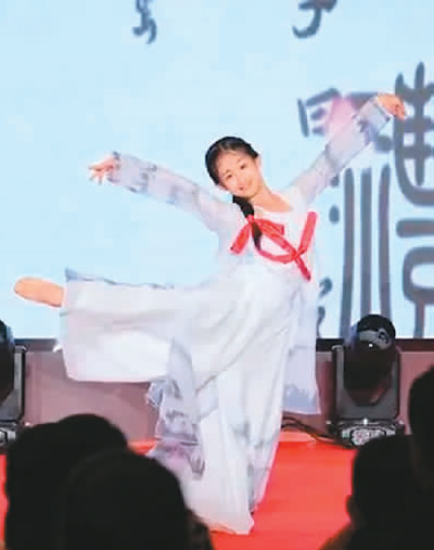 邬雪晨：九岁女孩展示古典舞的美