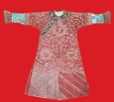 美国公民捐赠清代袍服入藏山东大学博物馆