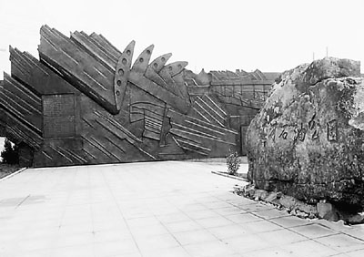 石油公园落户辽河+听工人讲解看采油机械作业