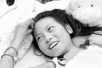 青川县初一学生何翠青 br\/ 为摇醒正在熟睡同学