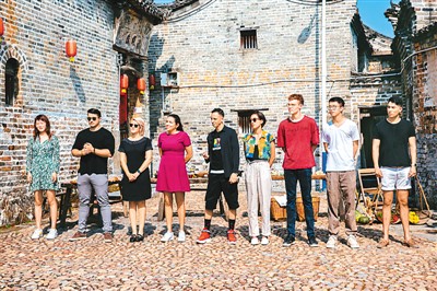 国际青年“走读”体验中国脱贫