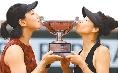 “海峡组合”法网捧杯中国网球再添一座大满贯
