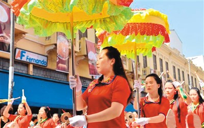 巴西“唐人街”迎来中式“狂欢节”