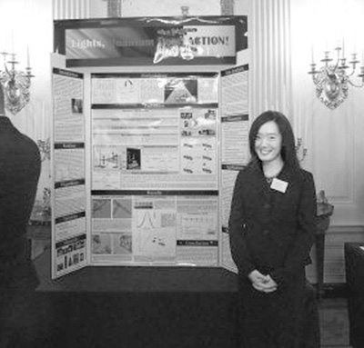 华裔女高中生在白宫展示抗癌研究成果 感动奥