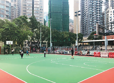 细节之处看香港：小球场“镶嵌”在闹市