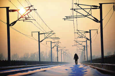 哈尔滨至大连高铁全线铺通 预留时速350公里-