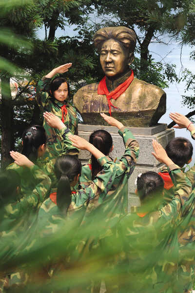 江边红课堂--毛岸英学校爱国主义教育活动一瞥