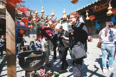 外国游客爱上四合院民宿体验北京胡同文化
