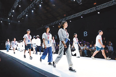 中国国际大学生时装周开幕呈现新生代创意妙想