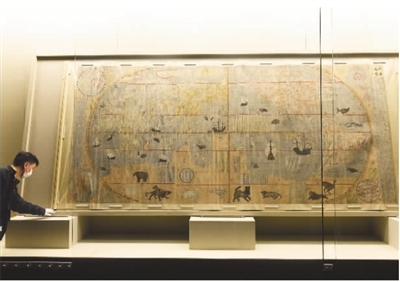 中国最早彩绘世界地图亮相