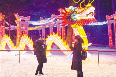 中国彩灯扮靓莫斯科冬夜