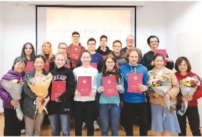 德国大学生的一堂边走边学的汉语体验课