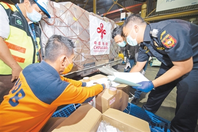 中国援助印尼医疗物资运抵雅加达