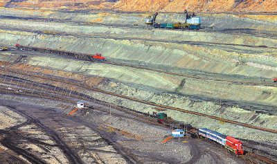 公司主要生产煤炭和页岩油