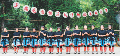 南丹白裤瑶:从深山走进新寨(民族团结石榴情②)