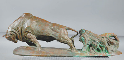 图为潘鹤雕塑《开荒牛》.